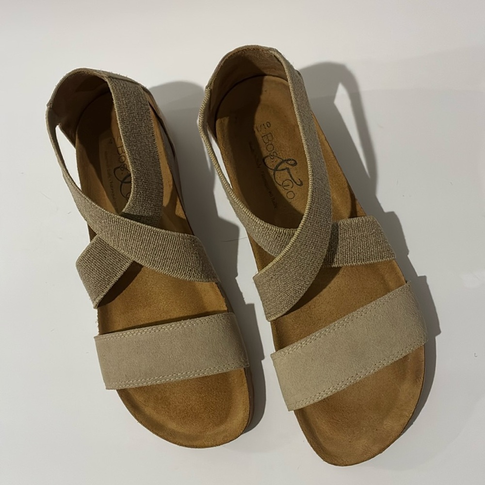 Bos & Co suede elastic sandals 
Tan color
Size US 10/ EU 41